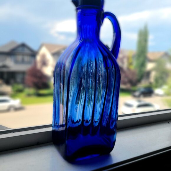 Cobalt blue ribbed glass bottle/jar/decanter with cork stopper. - Picture 10 of 12